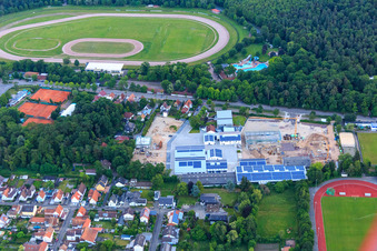 Quartier Lanzet from the north with Hagebau Kompakt - Gillet Baustoffe GmbH in Herxheim bei Landau in the state Rhineland-Palatinate, Germany