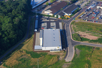 Aerial photograpy of EDEKA Burger in the Lauterburger Straße commercial area in Kandel in the state Rhineland-Palatinate, Germany