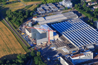 Construction site at L'OREAL Produktion Deutschland GmbH & Co. KG in the district Nordweststadt in Karlsruhe in the state Baden-Wuerttemberg, Germany seen from above