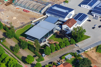 Quartier Lanzet from the west with construction site for new EDEKA Albrecht and Hagebau Kompakt buildings - Gillet Baustoffe GmbH in Herxheim bei Landau in the state Rhineland-Palatinate, Germany out of the air