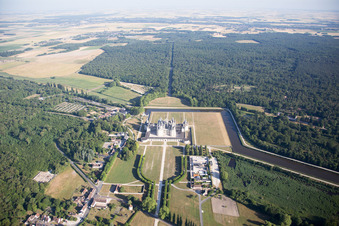 Oblique view of Chambord in the state Loir et Cher, France