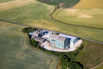 High silo and grain storage with adjacent storage Agri Negoce in Talcy in Centre-Val de Loire, France