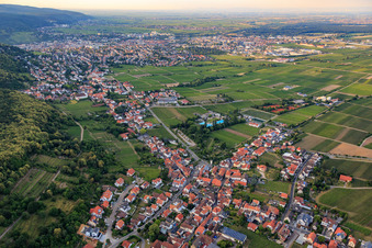 Wine-growing village on the edge of the Haardt from the southwest in the district Hambach an der Weinstraße in Neustadt an der Weinstraße in the state Rhineland-Palatinate, Germany