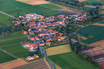 Village overview from the northwest in Kleinfischlingen in the state Rhineland-Palatinate, Germany
