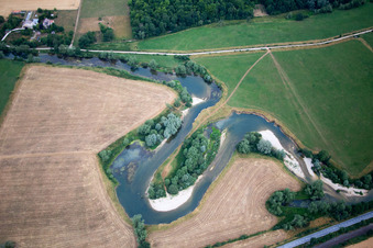 Meuse loops in Ourches-sur-Meuse in the state Meuse, France
