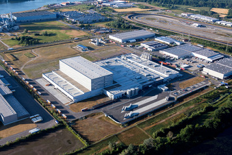 Building and production halls on the premises of Pfaelzer Erfrischungsgetraenke GmbH in the district Industriegebiet Woerth-Oberwald in Woerth am Rhein in the state Rhineland-Palatinate, Germany