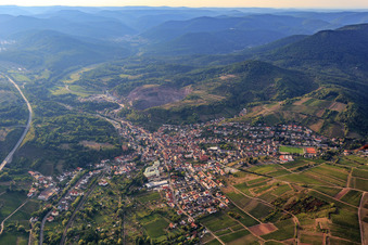 Aerial photograpy of View of the Qeichtal valley from the southeast in Albersweiler in the state Rhineland-Palatinate, Germany