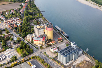 Building and production halls on the premises of the Bamberger Maelzerei Beteiligungs GmbH factory Worms in Rheinduerkheim in the state Rhineland-Palatinate, Germany