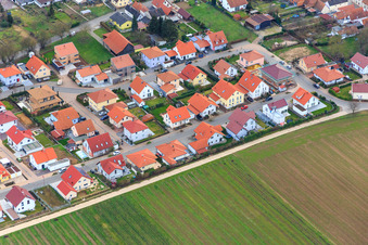 Oblique view of New development area Fischlinger Straße in Essingen in the state Rhineland-Palatinate, Germany