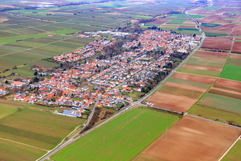 View of the town from the southwest in the district Niederhochstadt in Hochstadt in the state Rhineland-Palatinate, Germany