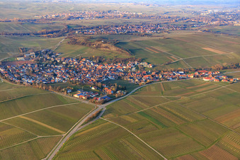 Wine-growing village under the small Kalmit from the southwest in Ilbesheim bei Landau in the state Rhineland-Palatinate, Germany