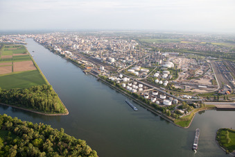 Aerial photograpy of At the Landeshafen Nord in the district BASF in Ludwigshafen am Rhein in the state Rhineland-Palatinate, Germany