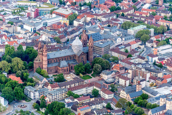 Church building of the cathedral Kaiser-Dom St. Peter in Worms in the state Rhineland-Palatinate, Germany