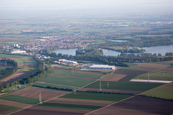 From the south in the district Roxheim in Bobenheim-Roxheim in the state Rhineland-Palatinate, Germany
