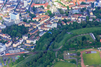 Aerial view of Course of the Kinzig under the railway bridge at Rühlstr in the district Hanau-Altstadt in Hanau in the state Hesse, Germany