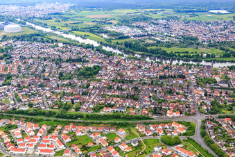 City view on the Main beyond Auheimer Straße from the north in the district Großauheim in Hanau in the state Hesse, Germany