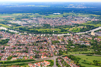 Aerial view of City view on the Main beyond Auheimer Straße from the north in the district Großauheim in Hanau in the state Hesse, Germany