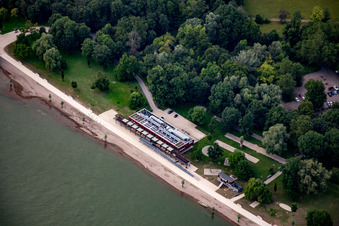 Shore areas on the sandy beach of the Rhein-Strandbad in the district Niederfeld in Mannheim in the state Baden-Wuerttemberg, Germany