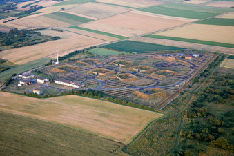 Panel rows of photovoltaic and solar farm or solar power plant bei Relaisfunkstelle DB0FTC in Bockenheim an der Weinstrasse in the state Rhineland-Palatinate, Germany