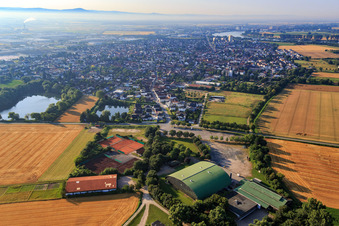 Aerial view of Sports hall and tennis club 1991 Biebesheim e. V., barbecue hut Biebesheim in Biebesheim am Rhein in the state Hesse, Germany
