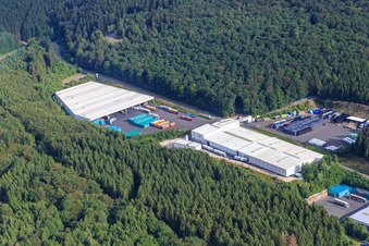 Aerial view of Industrial area Am Sauerbrunnen with Markengetränke Schwollen GmbH and Hochwald Sprudel Schupp GmbH in Schwollen in the state Rhineland-Palatinate, Germany
