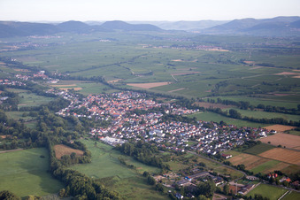 Bird's eye view of District Billigheim in Billigheim-Ingenheim in the state Rhineland-Palatinate, Germany