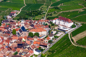 Complex of the hotel building Val-Vignes - Hotel Alsace Seminaires et Mariages in Saint-Hippolyte in Grand Est, France