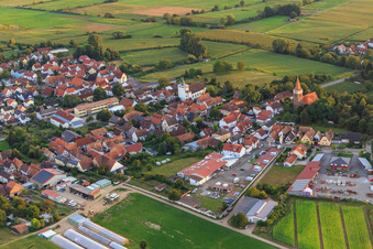 Lettenberghof with Autohaus Frey GmbH & Co.KG in Minfeld in the state Rhineland-Palatinate, Germany