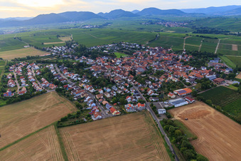 Village view from the east in the district Mörzheim in Landau in der Pfalz in the state Rhineland-Palatinate, Germany