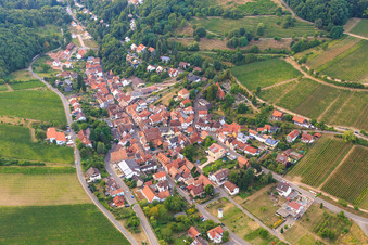 Wine-growing village at the foot of the Haardtrand from the southeast in Leinsweiler in the state Rhineland-Palatinate, Germany
