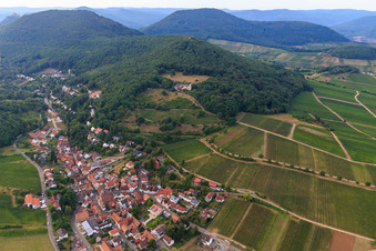 Aerial photograpy of Wine-growing village at the foot of the Haardtrand from the southeast in Leinsweiler in the state Rhineland-Palatinate, Germany