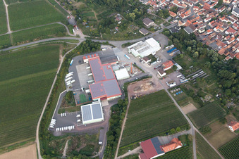 Aerial view of Adam Theis GmbH - Fresh vegetables since 1875 in the district Niederhochstadt in Hochstadt in the state Rhineland-Palatinate, Germany