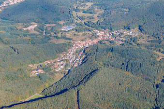 From the southwest in Schwanheim in the state Rhineland-Palatinate, Germany