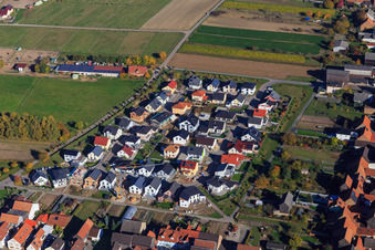 New development area Pfarrer-Anselmann-Straße and Im Tabakfeld from the west in Hatzenbühl in the state Rhineland-Palatinate, Germany