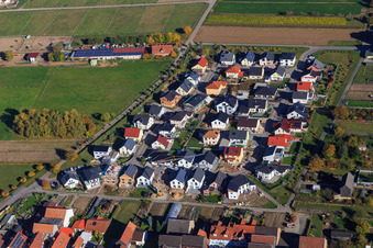 New development area Pfarrer-Anselmann-Straße and Im Tabakfeld from the southwest in Hatzenbühl in the state Rhineland-Palatinate, Germany