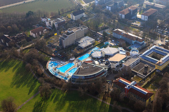 Spa park at the Europa Therme Bad Füssing on Kurallee with Klinik Niederbayern on Paracelsusstraße and Thermenhotel Tannenhof 1 in Bad Füssing in the state Bavaria, Germany