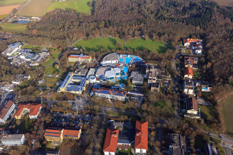 Oblique view of Spa park at the Europa Therme Bad Füssing on the Kurallee with Klinik Niederbayern on the Paracelsusstraße and Thermenhotel Tannenhof from the southwest 1 in Bad Füssing in the state Bavaria, Germany