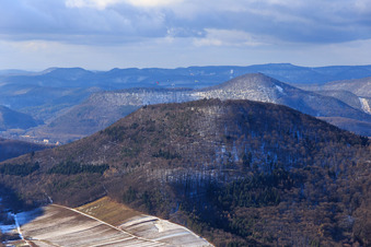 Paragliders in a group in winter over the Hohenberg in Annweiler am Trifels in the state Rhineland-Palatinate, Germany