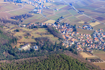 Aerial view of Village view on the edge of the Haardt from the west with MVZ Landau GmbH in Gleisweiler in the state Rhineland-Palatinate, Germany