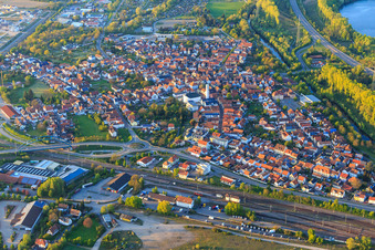 View of the town from the south beyond the railway line with Wörth (Rhein) Old Railway Maintenance Office, Südpfalzwerkstatt gGmbH, Netto Marken-Discount in Wörth am Rhein in the state Rhineland-Palatinate, Germany