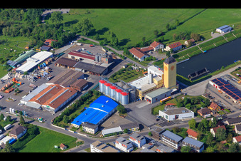 Port industrial park with Kugelfertigung Hoch KG, XXL-Automotive GmbH & Co. KG, BayWa AG Building Materials Haßfurt and Waterways and Shipping Authority Main - Outer District Haßfurt in Haßfurt in the state Bavaria, Germany