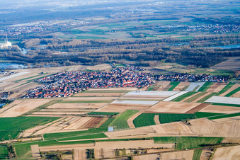 From the west in the district Mechtersheim in Römerberg in the state Rhineland-Palatinate, Germany