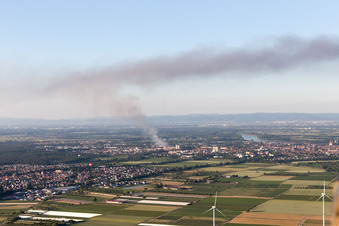 Smoke and flames during the fire fighting to fire of a storage all for antiqities in the Werkstrasse in Speyer in the state Rhineland-Palatinate, Germany