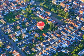 Hot air balloon over Eichgartenstr in Dudenhofen in the state Rhineland-Palatinate, Germany