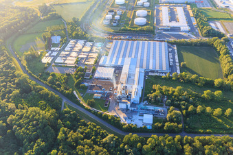 Saint-Gobain Isover G+H AG on the Am Flugplatz industrial estate in Speyer in the state Rhineland-Palatinate, Germany from above