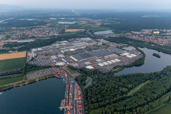 Building and production halls on the premises of Daimler AG, Truck-production in the district Automobilwerk Woerth in Woerth am Rhein in the state Rhineland-Palatinate, Germany