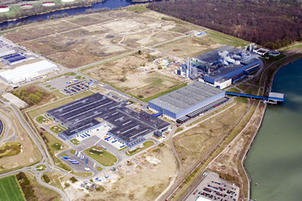 Aerial view of Building and production halls on the premises of Papierfabrik Palm GmbH & Co. KG in the district Industriegebiet Woerth-Oberwald in Woerth am Rhein in the state Rhineland-Palatinate, Germany