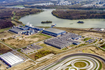 Oberwald industrial area: Palm paper mill in Wörth am Rhein in the state Rhineland-Palatinate, Germany from a drone