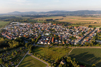From the southwest in the district Hüttenfeld in Lampertheim in the state Hesse, Germany