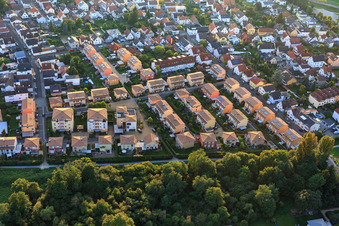 Aerial view of Mediterranean-style apartment building complex between Oleanderstraße and Malvenweg in Lorsch in the state Hesse, Germany